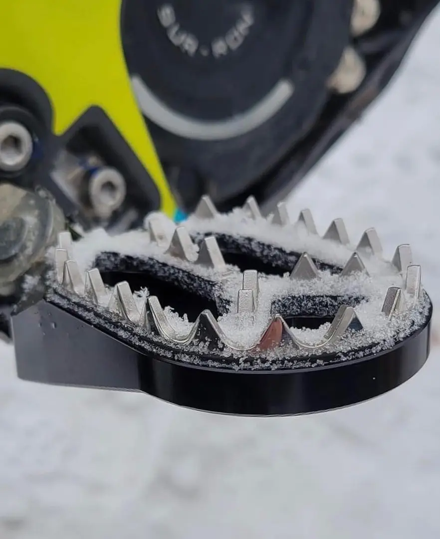 SurRonshop Wider Foot pegs v2 - Image 4